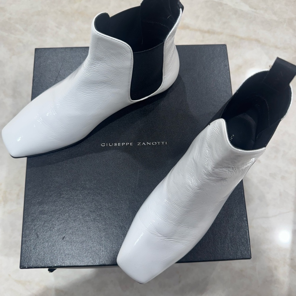 Giuseppe Zanotti White Leather Chelsea boots
